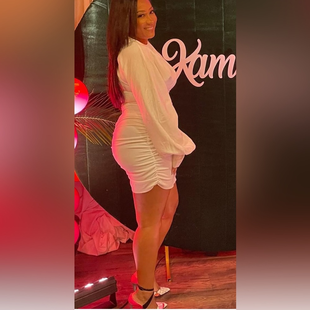 WHITE ONE SLEEVE RUCHED WOVEN BODYCON DRESS